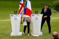 Το Λονδίνο διαπραγματεύεται το Brexit και η Μέι την πρωθυπουργία της