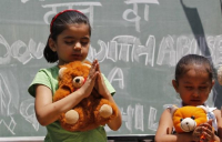 Ινδία: Ανεπιθύμητα από τους γονείς τους 21 εκατ. κορίτσια