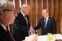 Σε εξέλιξη η πρώτη συνάντηση Τραμπ - Πούτιν