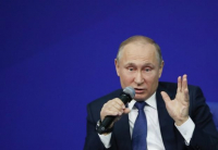 Ο Πούτιν ειρωνεύεται την πιθανότητα κυρώσεων των ΗΠΑ σε Ρώσους