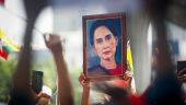 Βγήκε από το κελί της και μετήχθη σε κατοικία η πρώην επικεφαλής της κυβέρνησης της Μιανμάρ Αούνγκ Σαν Σου Τσι