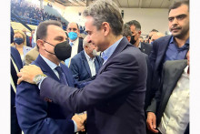 fotosxolio-georgantas-mitsotakis