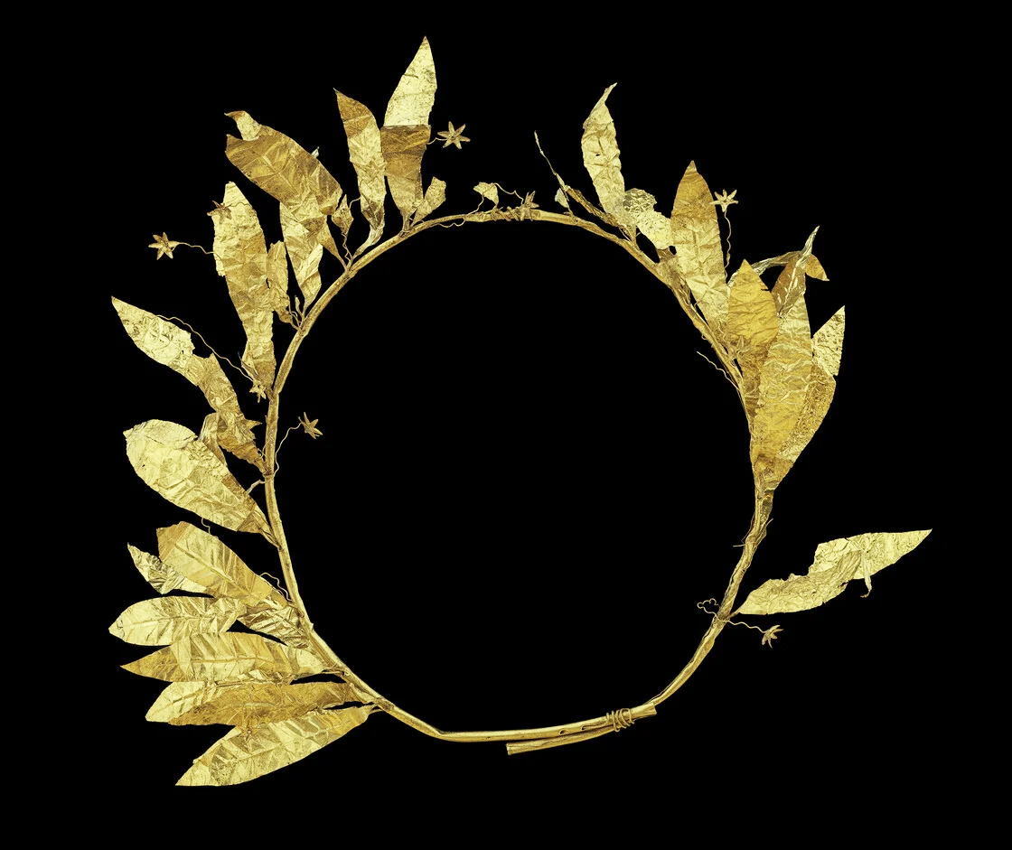 Χρυσό στεφάνι με φύλλα και άνθη ελιάς. Δ τέταρτο 4ου π.Χ. Έκθεμα του Αρχαιολογικού Μουσείου Θεσσαλονίκης2
