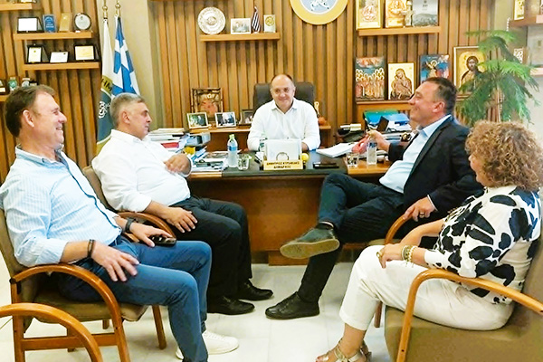 ΕΠΙΣΚΕΨΗ_ΥΦΥΠΟΥΡΓΟΥ_ΠΑΙΔΕΙΑΣ_ΣΤΟΝ_ΔΗΜΑΡΧΟ_ΚΙΛΚΙΣ_1fb.jpg