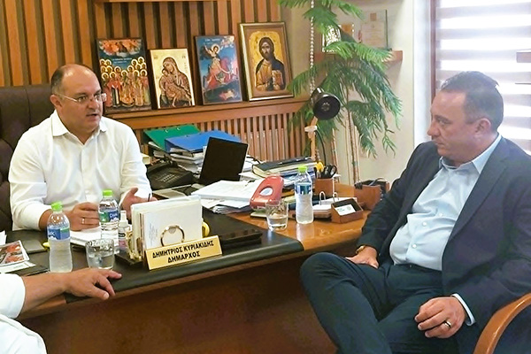 ΕΠΙΣΚΕΨΗ_ΥΦΥΠΟΥΡΓΟΥ_ΠΑΙΔΕΙΑΣ_ΣΤΟΝ_ΔΗΜΑΡΧΟ_ΚΙΛΚΙΣ_2fb.jpg