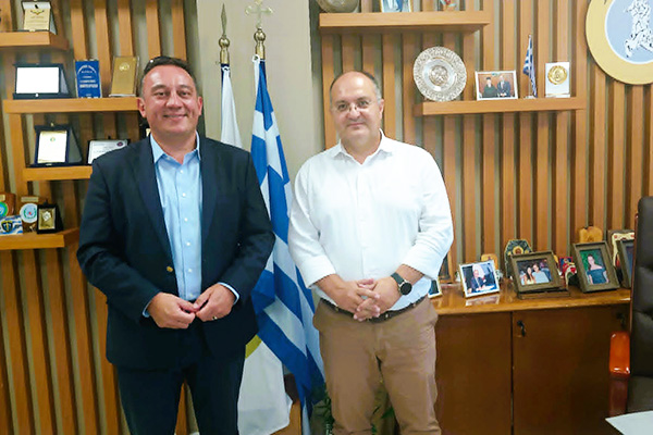 ΕΠΙΣΚΕΨΗ_ΥΦΥΠΟΥΡΓΟΥ_ΠΑΙΔΕΙΑΣ_ΣΤΟΝ_ΔΗΜΑΡΧΟ_ΚΙΛΚΙΣ_3fb.jpg