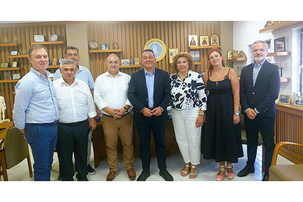 ΕΠΙΣΚΕΨΗ_ΥΦΥΠΟΥΡΓΟΥ_ΠΑΙΔΕΙΑΣ_ΣΤΟΝ_ΔΗΜΑΡΧΟ_ΚΙΛΚΙΣ_5fb.jpg