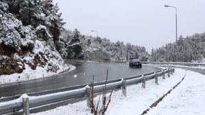 Ελαφριά χιονόπτωση στα ορεινά της Θεσσαλονίκης