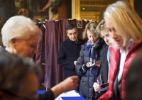 Γαλλία: Μεγάλη η συμμετοχή στις προκριματικές της κεντροδεξιάς