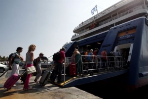 Αυξημένη κίνηση στα λιμάνια για την έξοδο του Δεκαπενταύγουστου