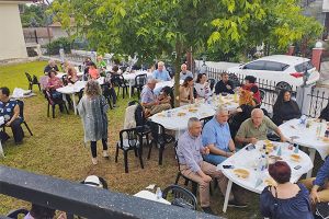 Παραδοσιακό γλέντι στις Μάνδρες για την Παναγία την Αρβανίτισσα