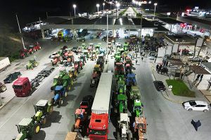 Οι αγρότες του ν. Κιλκίς συνεχίζουν τον αγώνα τους. Τετράωροι αποκλεισμοί στους Ευζώνους