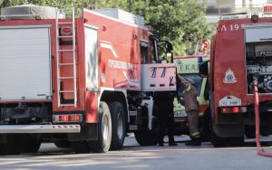 Θεσσαλονίκη: Νταλίκα πήρε φωτιά στο Δερβένι