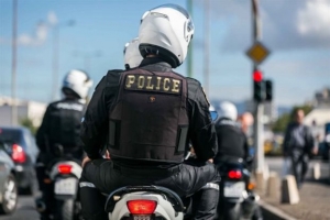 Χειροπέδες σε σπείρα που είχε ρημάξει σπίτια, καταστήματα, IX