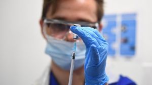 Εκπρόσωπος της Κομισιόν: Η Ευρωπαϊκή Ένωση θα εξασφαλίσει τον εμβολιασμό των Ευρωπαίων το συντομότερο δυνατόν