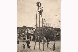 Οι πλατείες της Γουμένισσας 90 χρόνια πριν με ακροβάτες εναερίτες