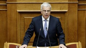 Σιμόπουλος: “Να αλλάξει η απόφαση και να λειτουργήσουν ξανά τα καφέ-μπαρ”