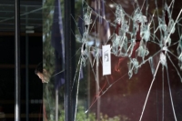 Η επίθεση με βαριοπούλες του Ρουβίκωνα στο ΚΕΠΥΟ [βίντεο]
