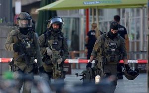 Γερμανία: Εισβολή της αστυνομίας στο φαρμακείο που κρατούνται όμηροι