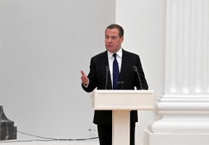 Ειρωνικός ο Μεντβέντεφ: Να δω τώρα τους Ευρωπαίους που θα πληρώνουν 2.000 ευρώ το κυβικό το φυσικό αέριο