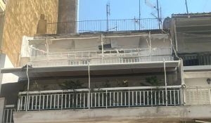Θεσσαλονίκη: Δεν ήταν η πρώτη φορά που το βρέφος έμεινε μόνο στο μπαλκόνι – Μετά από ανώνυμη καταγγελία η επέμβαση της αστυνομίας