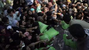 Πακιστάν: 11 άνθρωποι ποδοπατήθηκαν σε κέντρο διανομής τροφίμων στο Καράτσι