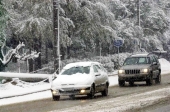 Η χιονόπτωση στην Αττική προκαλεί προβλήματα στην κυκλοφορία