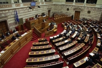 Βουλή: Kύρωση των 12 ΠΝΠ - Αντιπαράθεση για τα capital controls