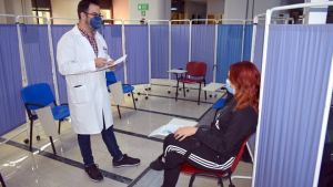 ΠΑΜΑΚ: Ξεκίνησαν οι εμβολιασμοί μέσα στο ίδρυμα για τους φοιτητές