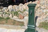 Καλαίσθητη βρύση στην πλατεία Αξιούπολης