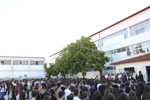 Πρώτο κουδούνι με αγιασμό και ευχές