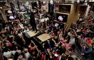 Φρενίτιδα με την Black Friday, αλλά στις ΗΠΑ [βίντεο]
