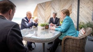 Πηγή της G7 εγκωμιάζει τον Μπάιντεν μετά το “πλήρες χάος και την αναστάτωση” του Τραμπ