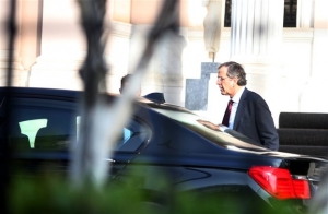 Πυρετός διαβουλεύσεων μετά την απάντηση της τρόικας - Νέο e-mail ετοιμάζει το υπουργείο Οικονομικών