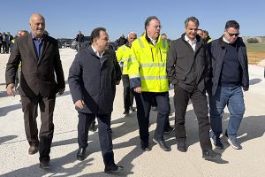 Επίσκεψη του πρωθυπουργού Κυριάκου Μητσοτάκη στο εργοτάξιο στο οδικό τμήμα Ασσήρου - Ν. Σάντας
