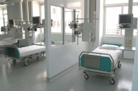 Σε σταθερή κατάσταση το κοριτσάκι που καταπλακώθηκε από καγκελόπορτα
