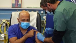 Κύπρος: Ξεκίνησαν οι εμβολιασμοί στους επαγγελματίες υγείας στο νοσοκομείο αναφοράς Αμμοχώστου