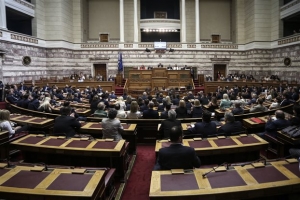 Βουλή: Αναβρασμός στα κόμματα εν όψει της ονομαστικής ψηφοφορίας για το μέρισμα στους χαμηλοσυνταξιούχους (live)