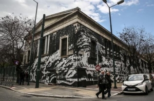 Αν μπορούσαν, θα έβαφαν και τον Παρθενώνα; Ξεκίνησαν οι εργασίες αποκατάστασης του ΕΜΠ