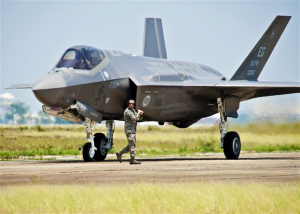 Τραμπ: Άρση περιορισμών για παράδοση των F-35 στη Τουρκία