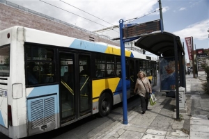 Σε «τρελή» πορεία λεωφορείο του ΟΑΣΑ στον Πειραιά