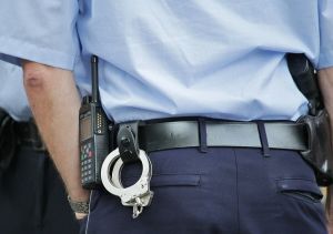 Θεσσαλονίκη: Χειροπέδες σε 46χρονη που φωτογράφισε τον εν διαστάσει σύζυγό της με άλλη γυναίκα