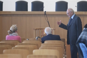 Αυλαία στη δίκη του Ακη - Δήμευση ακινήτων και τραπεζικών λογαριασμών 13 κατηγορουμένων