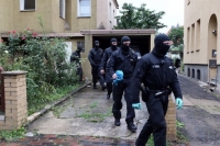 Προς απαγόρευση της μπούρκα και απελάσεις-εξπρές στη Γερμανία