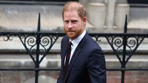 Αιφνιδιαστική επίσκεψη του πρίγκιπα Χάρι στο Κίεβο για στήριξη στην Ουκρανία