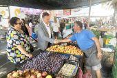 Ο Κώστας Σιωνίδης επισκέφθηκε την λαϊκή αγορά της Αξιούπολης