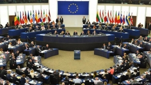 Πυρά Βέμπερ κατά Τσίπρα: Υπόσχεται χρήματα που δεν υπάρχουν