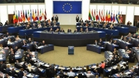 Πυρά Βέμπερ κατά Τσίπρα: Υπόσχεται χρήματα που δεν υπάρχουν
