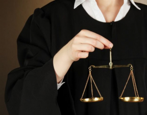 Γερμανία: Απαγορεύτηκε σε δασκάλα να φορά μαντίλα όταν διδάσκει