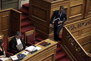 Handelsblatt: Ο Μητσοτάκης τραβάζει χειρόφρενο